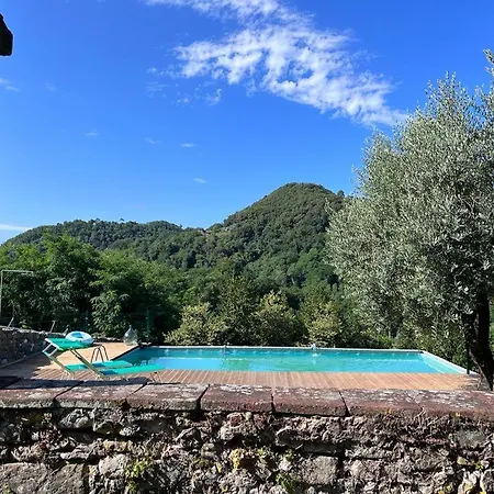 Дом отдыха Podere Il Giardino - Casale Rustico Degli Ulivi Con Piscina E Parco - Lucca